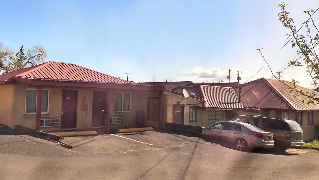Juniper Motel Madras Exterior photo